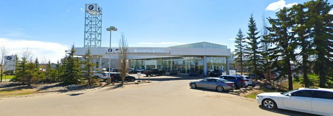 Photo of the outside of the Bavaria BMW dealership